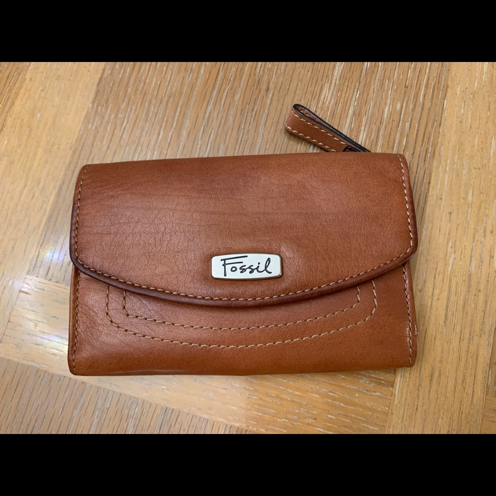 NWOT Fossil leather wallet